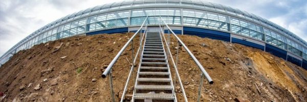 Jakie rodzaje schodów są potrzebne na budowie?